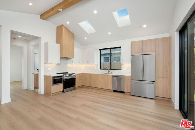 Building Photo - 5656 Winnetka Ave