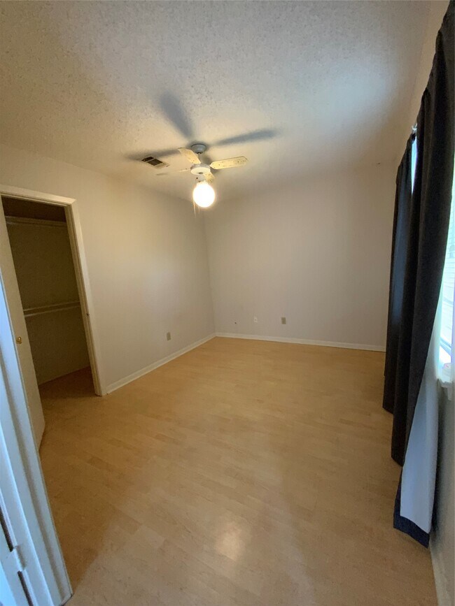 Building Photo - 5027 Kleinway Dr