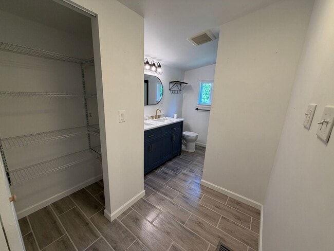 Building Photo - Spacious Ranch Home