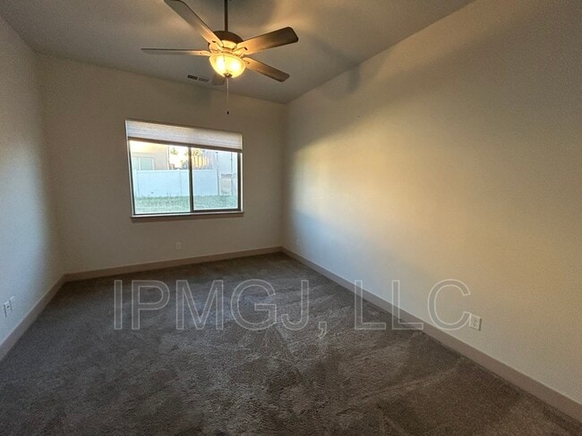 Building Photo - 581 W Indian Creek Dr