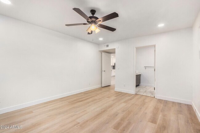 Building Photo - 936 W Rio Salado Pkwy