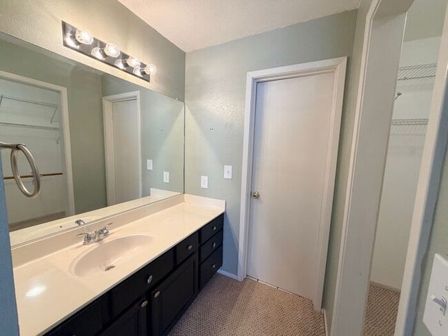 Building Photo - Reno Riverfront Condo - Single Story with Garage