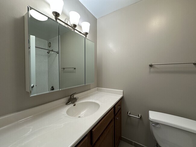 Building Photo - 4334 N Hazel St