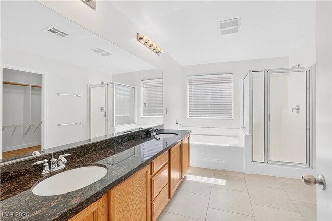 Building Photo - 2872 Strathallan Ave