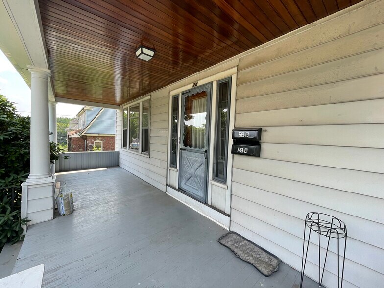 Building Photo - 24 Winthrop Ter