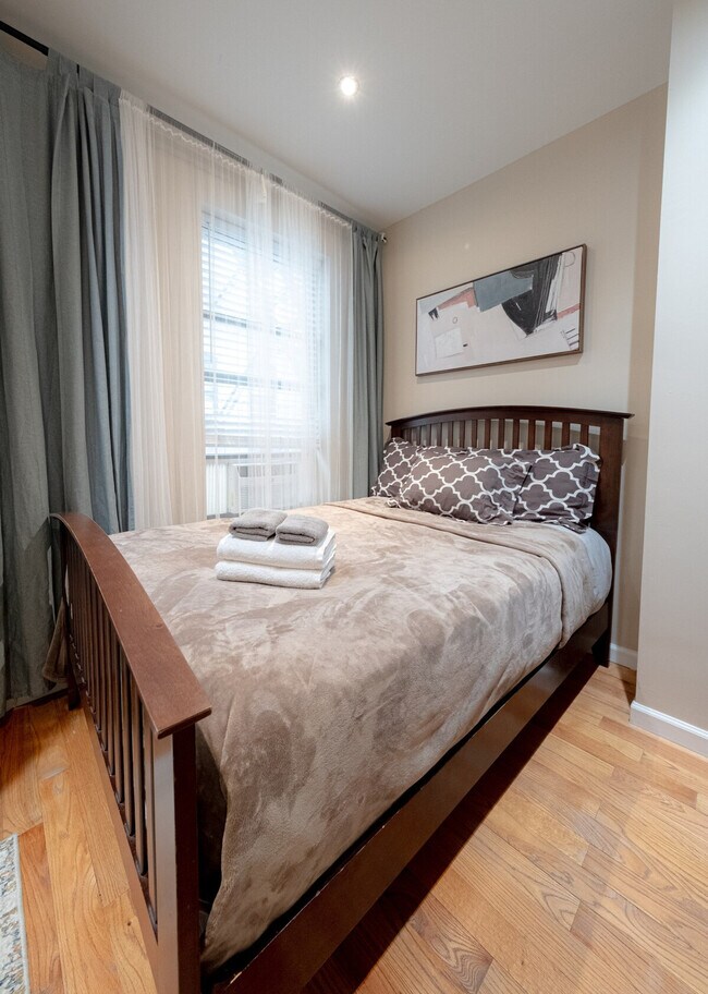 Building Photo - 5 W 101st St