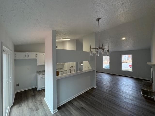 Building Photo - 728 Fox Valley Dr