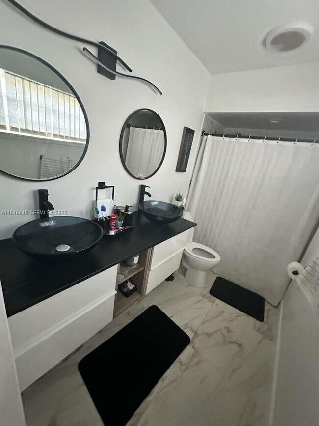 Building Photo - 2827 McKinley St