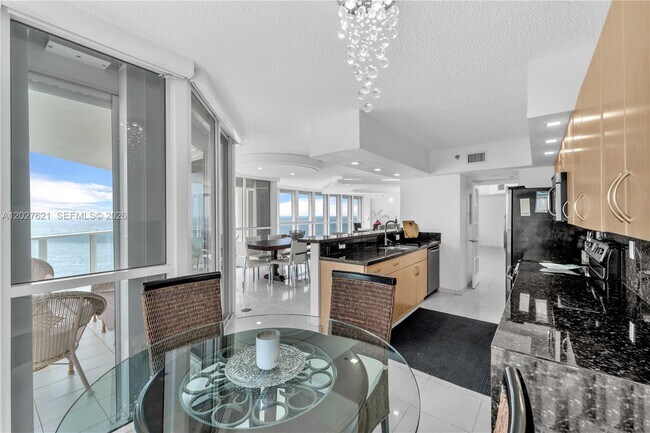 Building Photo - 16485 Collins Ave