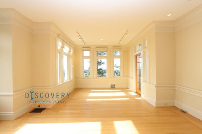 Building Photo - Traditional Six Bedroom Home with Exceptional SF Bay Views with In Law Unit