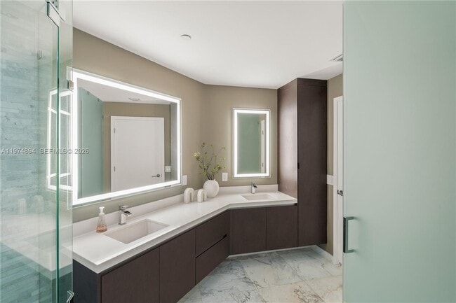 Building Photo - 851 NE 1st Ave