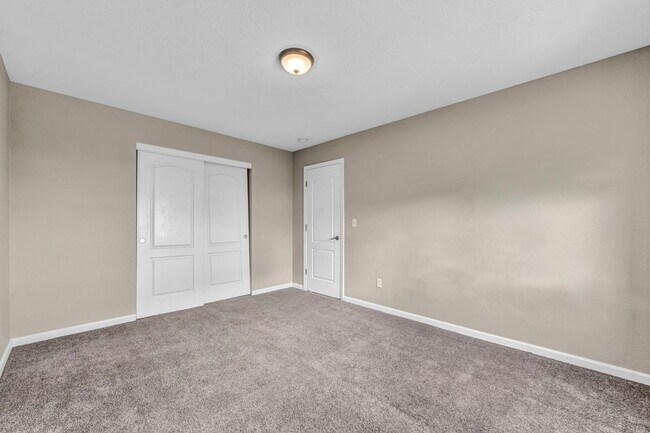 Building Photo - 17765 Oakview Ct