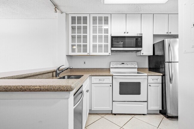 Building Photo - 2230 N Cypress Bend Dr
