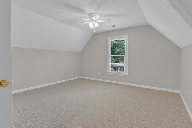 Building Photo - 636 N Fox Chase Cove