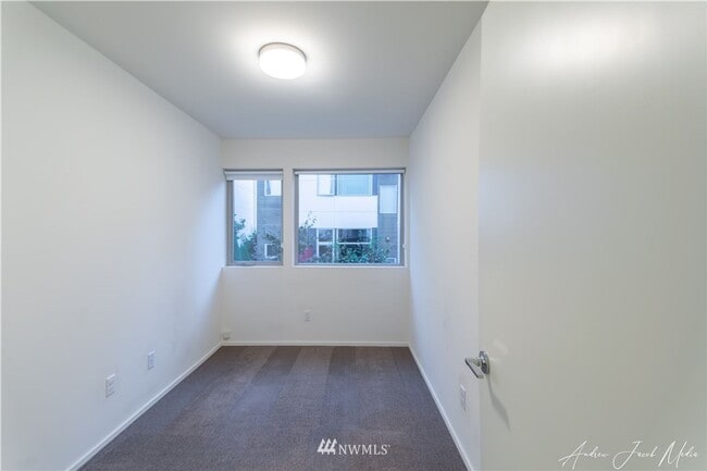 Building Photo - 3Bd/2.5Ba Seattle Townhome