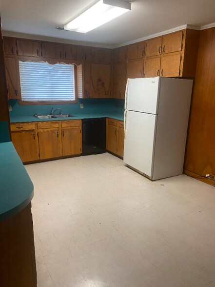 Building Photo - 111 Greenwood Dr