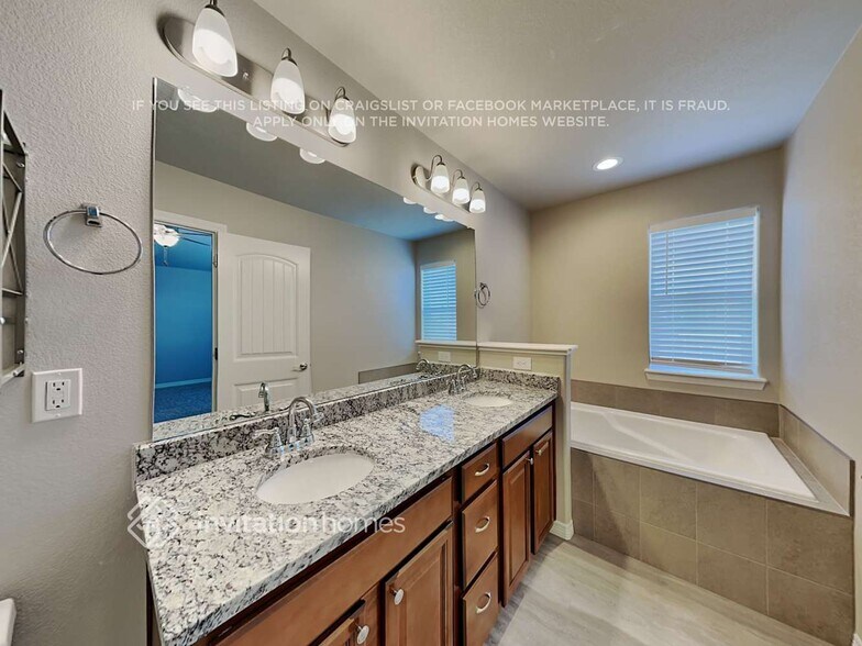 Building Photo - 6562 Tillamook Dr
