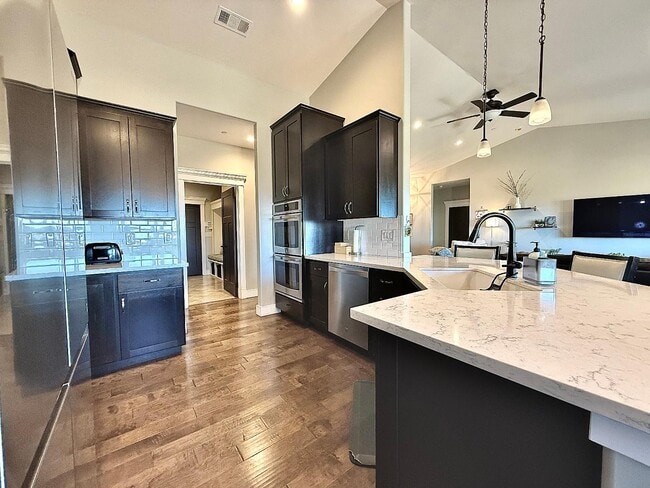 Building Photo - 760 Beachwood Ct