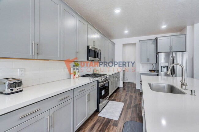 Building Photo - 213 W Prickly Pear Dr
