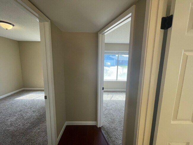 Building Photo - Single story located in East Modesto neigh...