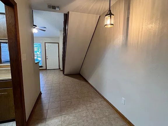 Building Photo - "Charming 2-Bed, 2-Bath Home in Tallahassee's Heart - Cozy 928 Sq Ft Haven!"