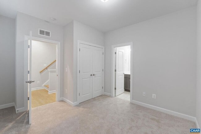 Building Photo - 4 Bedroom 3.5 Bathroom Townhouse with 2 Car Garage - Brownsville Elementary School District