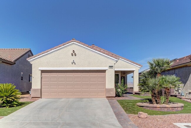 Building Photo - 180 Degree elevated views from a quiet str...