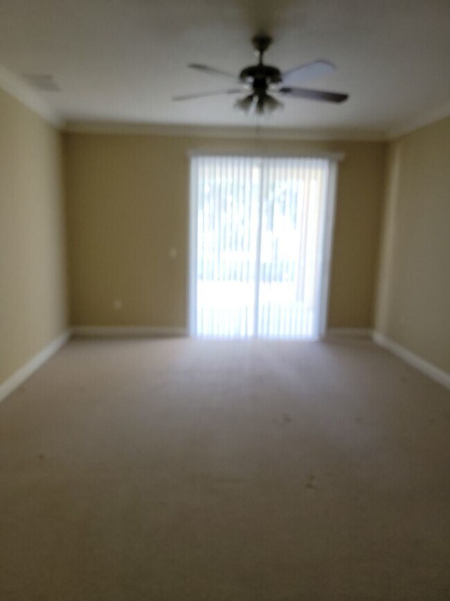 Building Photo - 3 Bedroom / 3 Bathroom - Tidelands