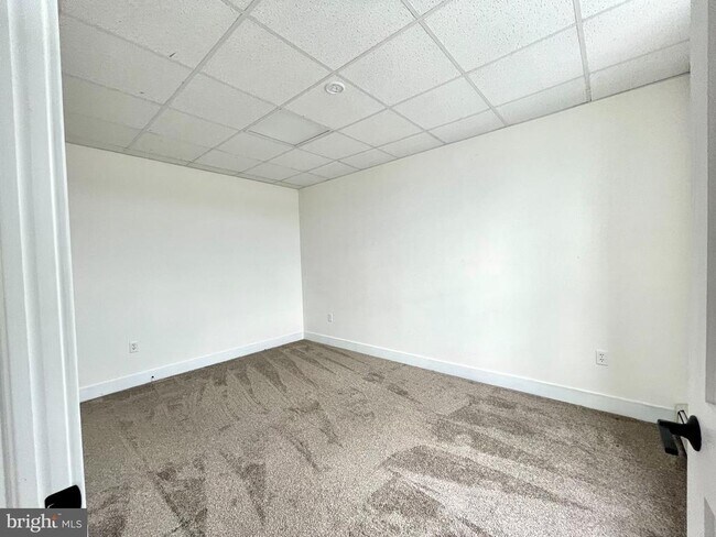 Building Photo - 302 York St