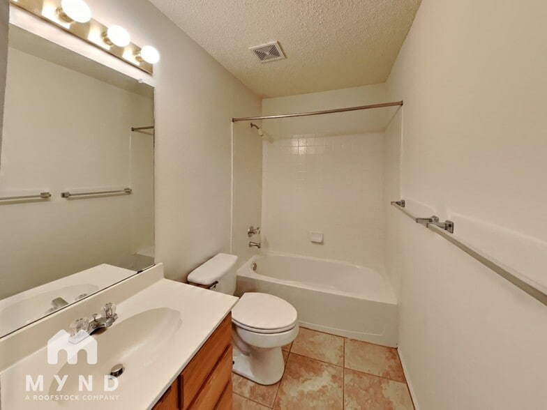 Building Photo - 205 Covala Dr