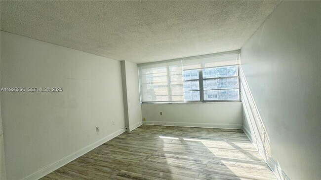 Building Photo - 18061 Biscayne Blvd