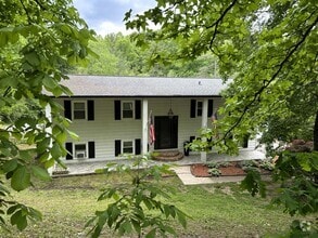 Building Photo - Charming Split-Level Home with Spacious Ya...