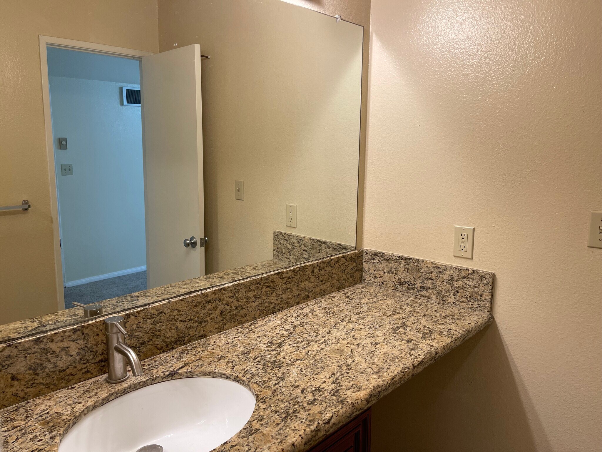 Building Photo - 7405 Charmant Dr