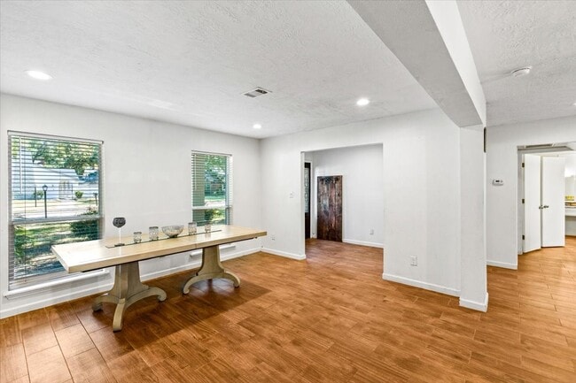 Building Photo - 751 Langwood Dr
