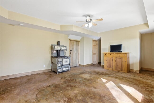 Building Photo - 102 N Gaw St