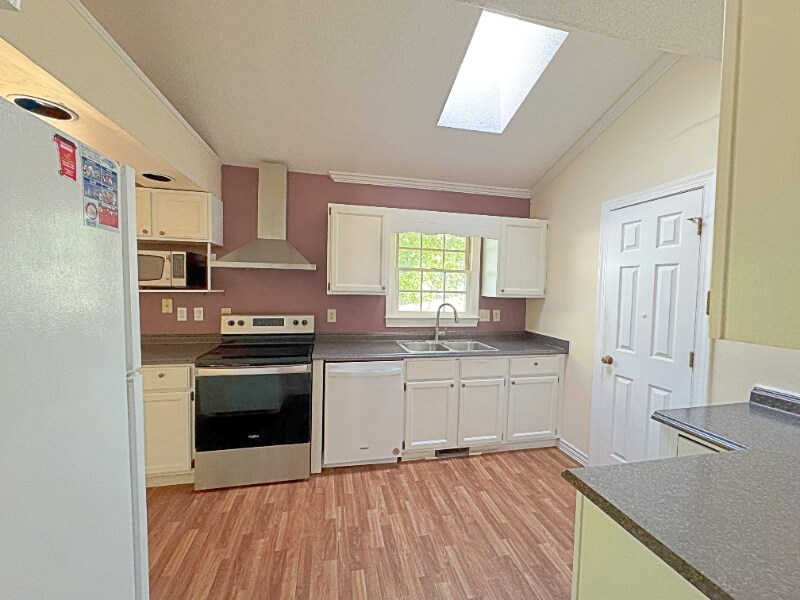 Building Photo - 102 Rock Nest Ct