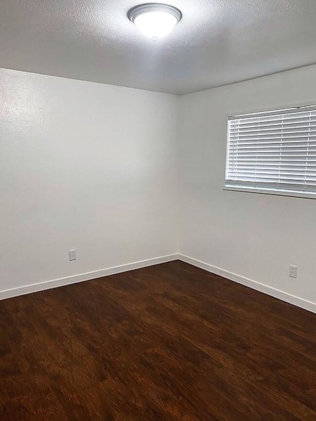 Building Photo - 4th21077 (OTF)