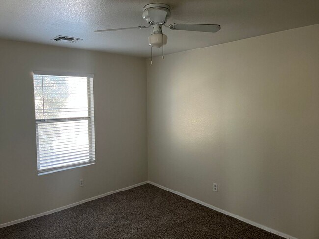 Building Photo - 9441 W Jamestown Rd