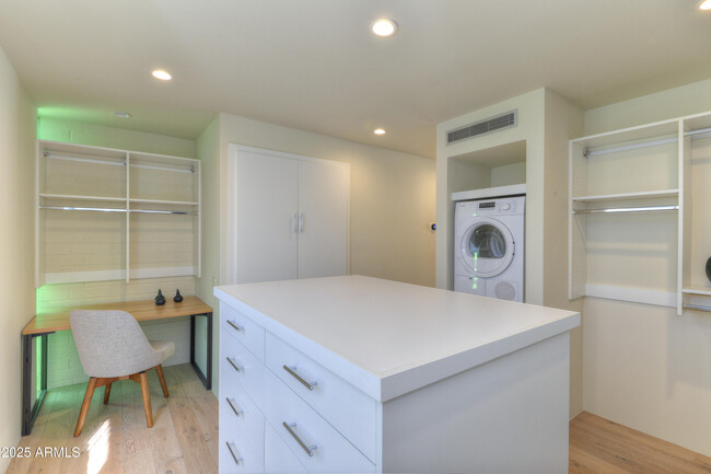 Building Photo - 4411 N 40th St