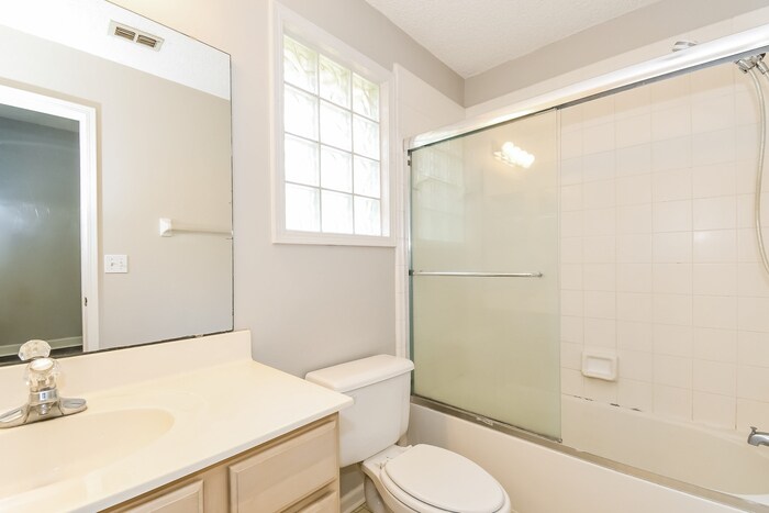 Building Photo - 884 Putters Green Way N