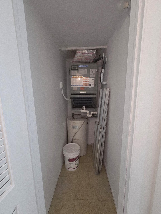 Building Photo - 1007 N 19th Ave