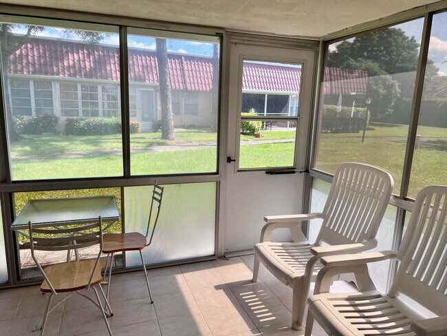 Building Photo - 135 Amherst Ln