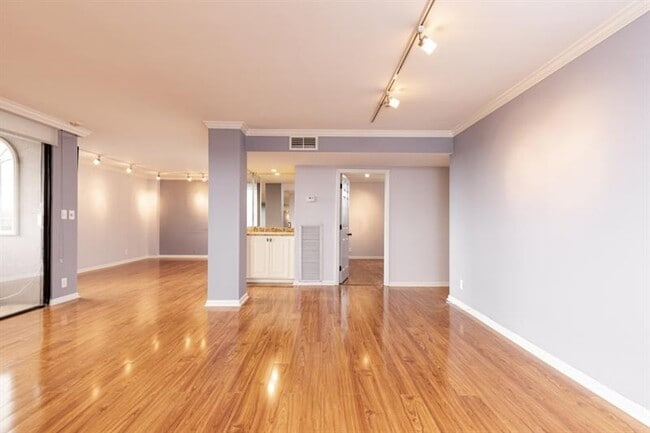 Building Photo - 3530 Piedmont Rd NE