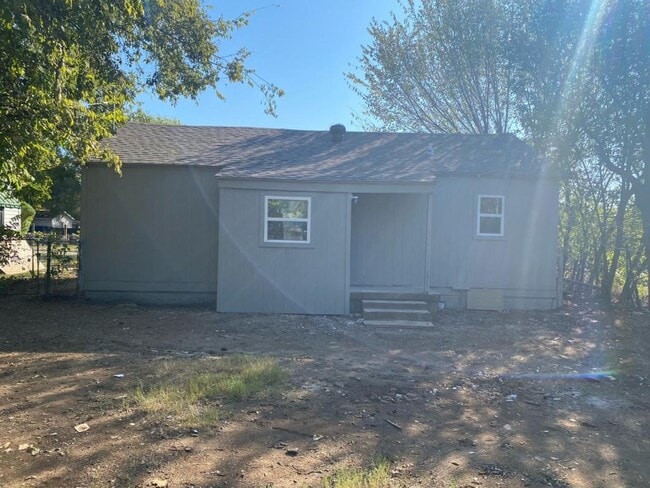 Building Photo - 1920 Daniel St