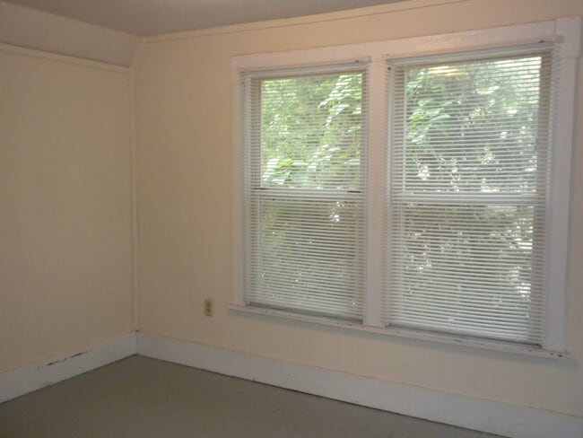 Building Photo - 1409 Hinkson Ave