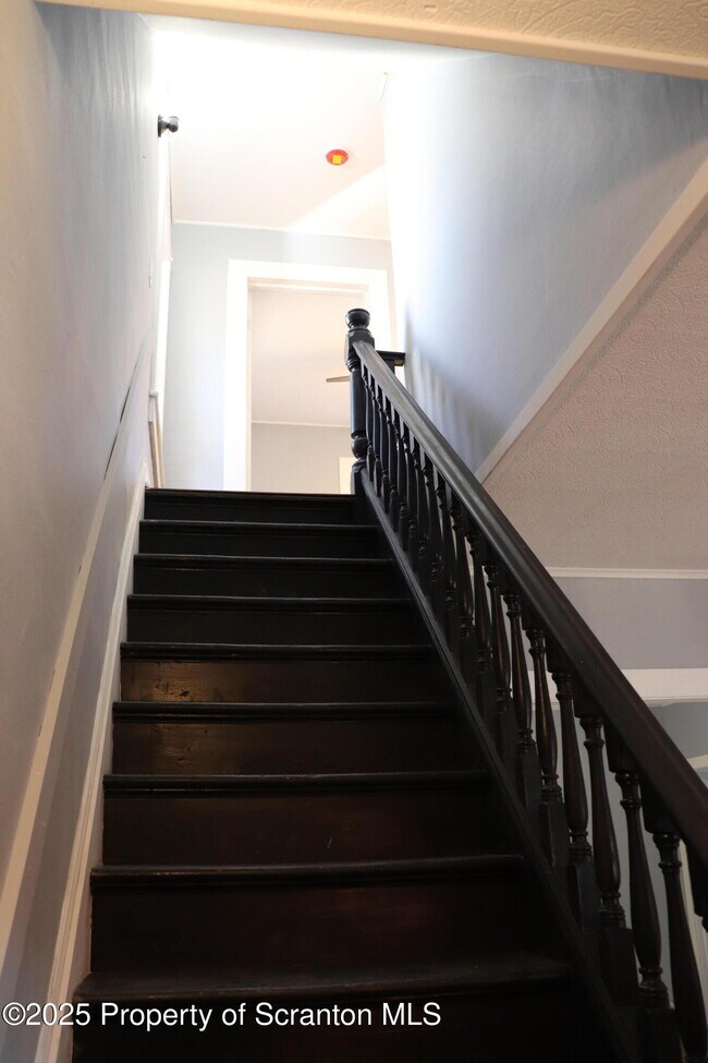 Building Photo - 712 W Lackawanna Ave