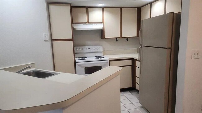 Building Photo - 1 Bed / 1 Bath Condo in Venetian Place, East Orlando nr Airport