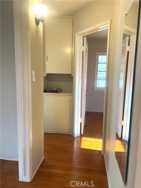 Building Photo - 810 E Tujunga Ave