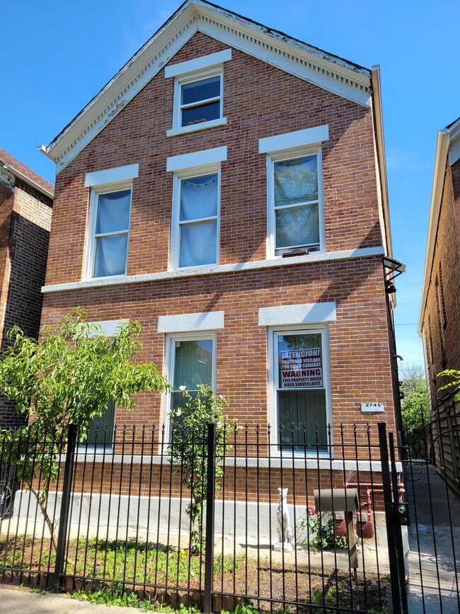 Primary Photo - 2741 S Trumbull Ave
