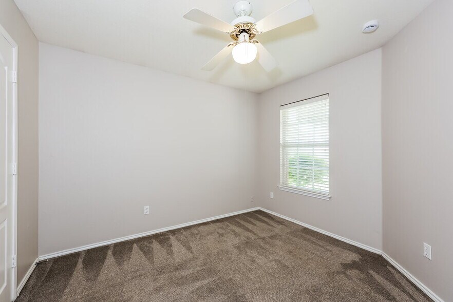 Building Photo - 2268 Bresee Dr